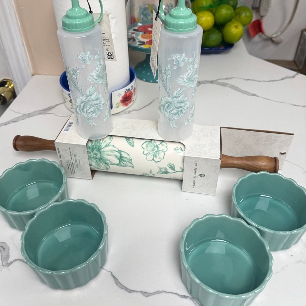 The Pioneer Woman Floral Bakeware Set in Mint Green and White